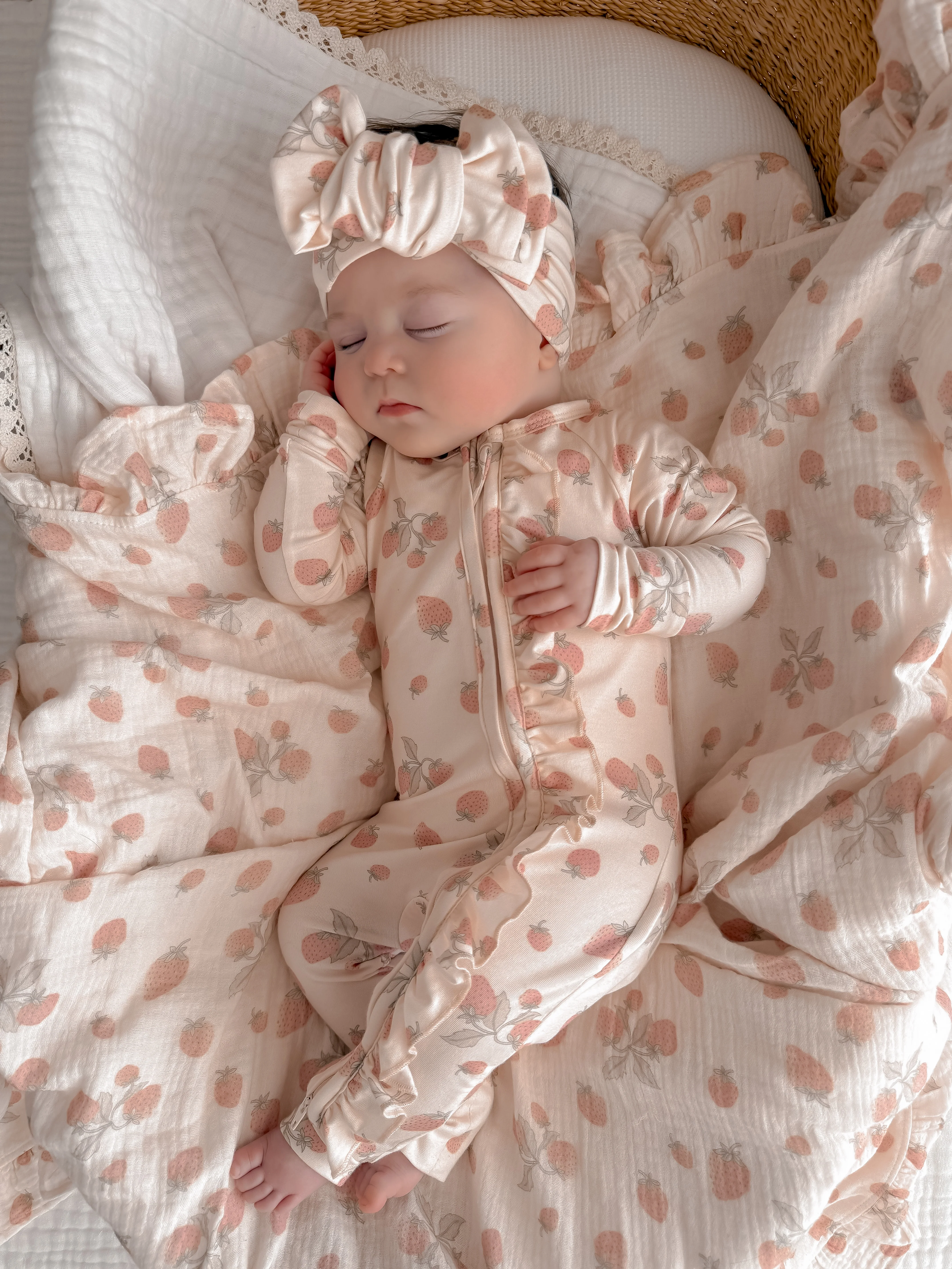 Frill Muslin Blanket | Strawberries - Image 7